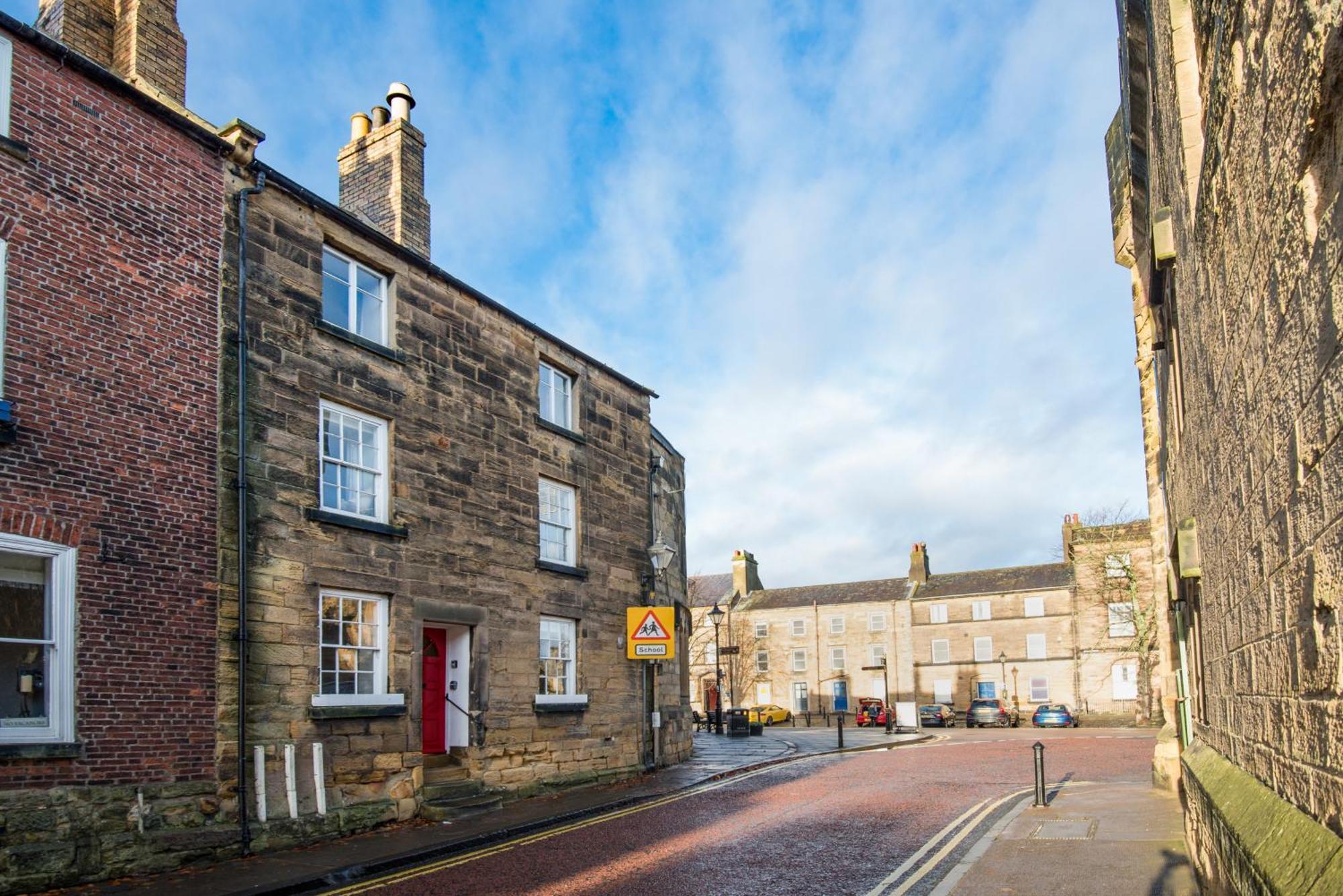 Castle Retreat - Luxury Apartment Opposite Alnwick Castle Kültér fotó